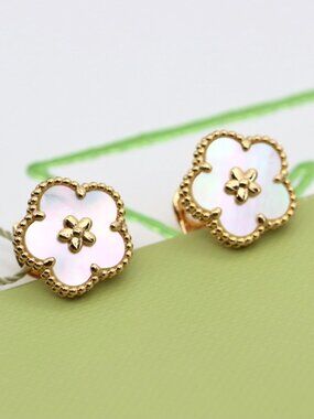 Van Cleef & Arpels White Earrings